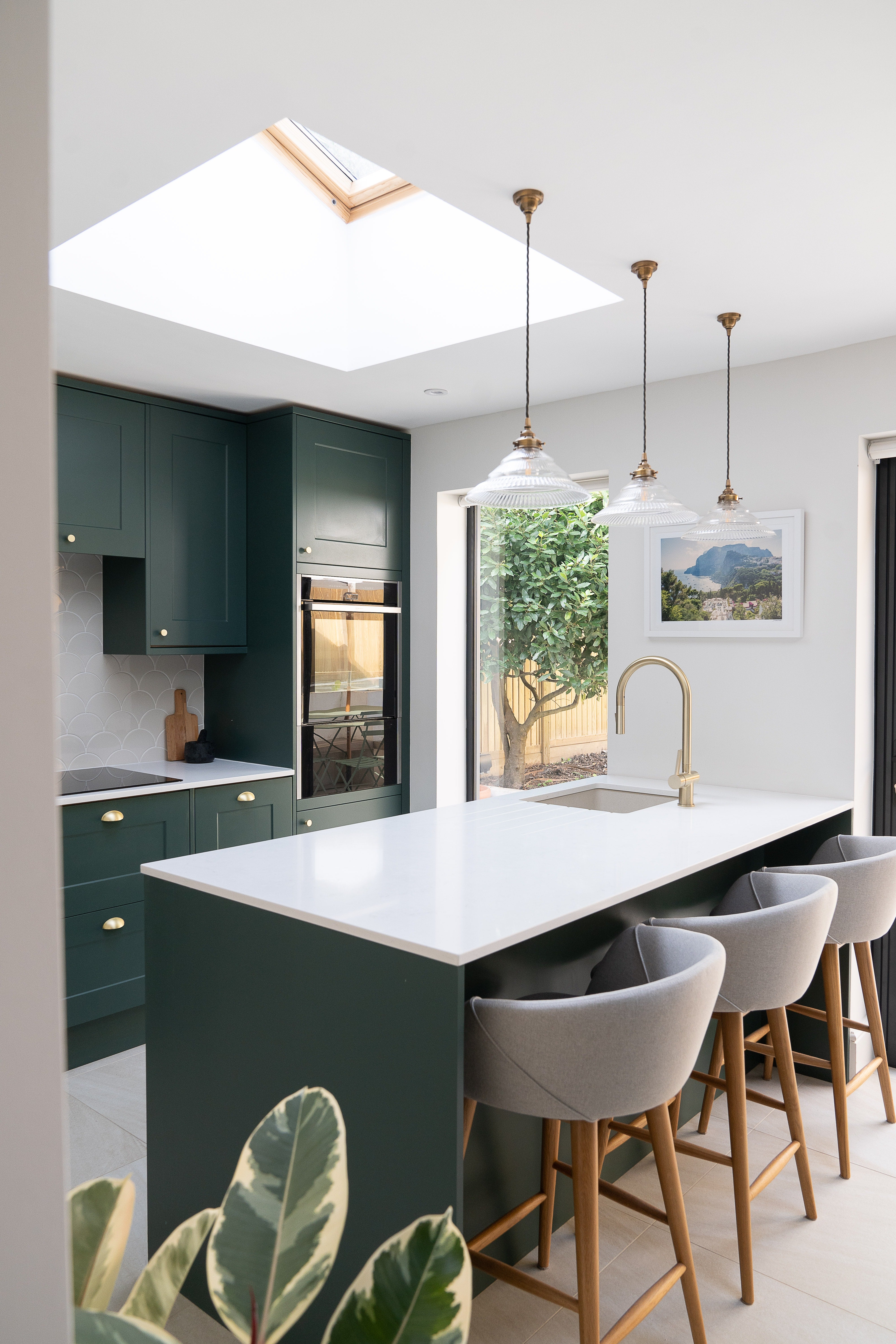 Single-handle kitchen faucet with pull cord